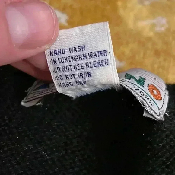 A’Milano vintage 80s sequin and beaded acrylic sweater small - Picture 4 of 6